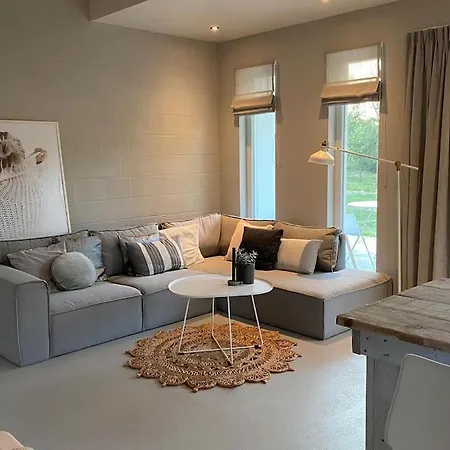 Stijlvol Met Veranda! Tuynloodz C