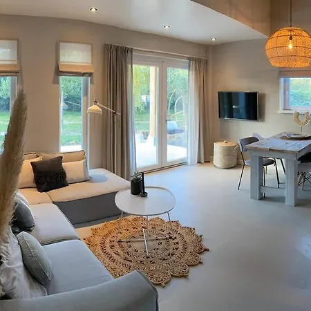 Apartamento Stijlvol Met Veranda! Tuynloodz C